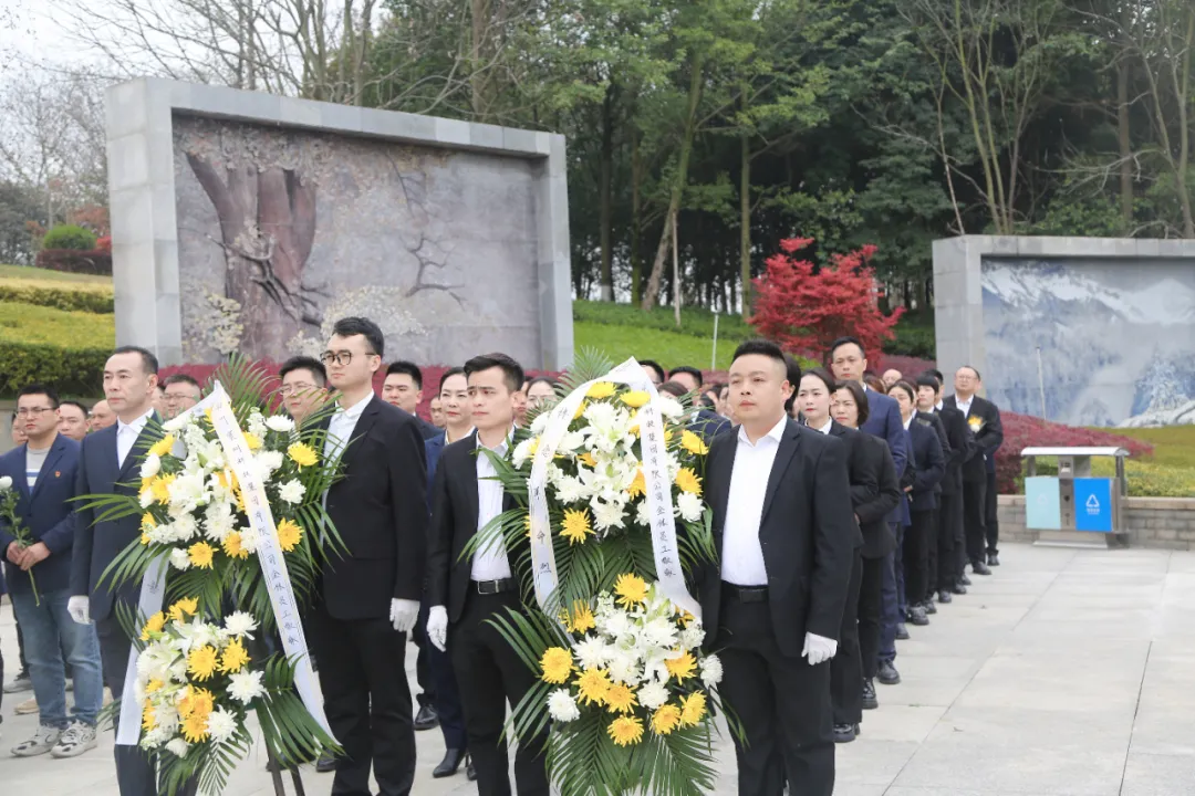 烈士陵园缅怀活动纪实